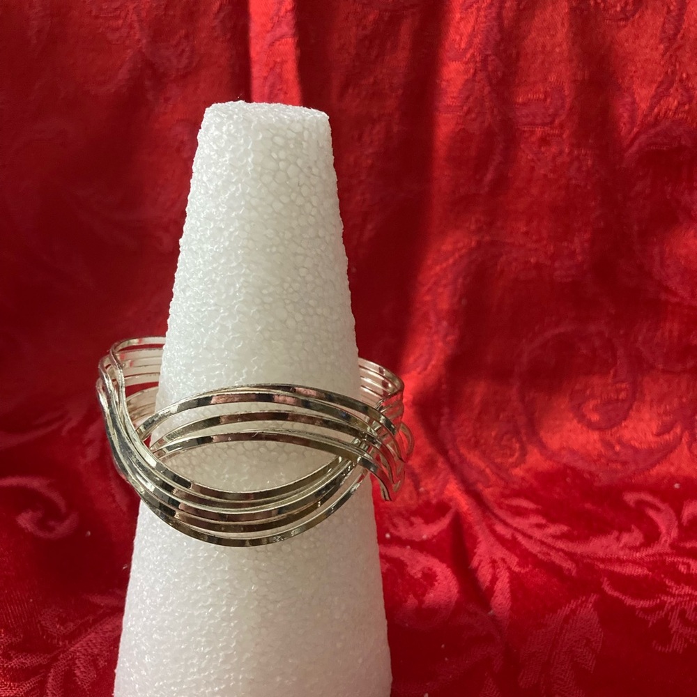 Elegant Silver Women's Bracelet